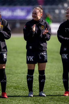 Umeås Elvira Fjällström innan fotbollsmatchen i