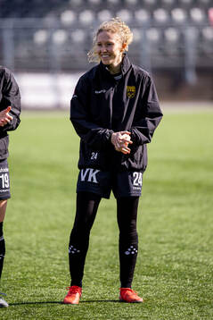 Umeås Nicole Robertson innan fotbollsmatchen i Elitettan