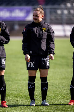 Umeås Elvira Fjällström innan fotbollsmatchen i