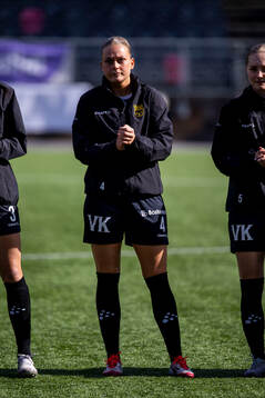Umeås Emma Becker innan fotbollsmatchen i Elitettan mellan