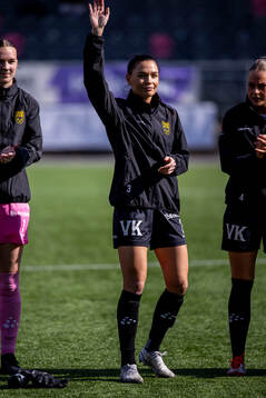 Umeås Frida Lähteenmäki innan fotbollsmatchen i
