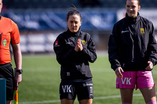Umeås Alma Nygren innan fotbollsmatchen i Elitettan mellan