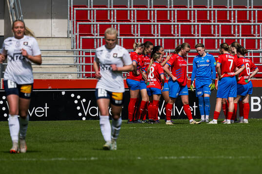Helsingborgs målvakt Hannah Tegestål deppar