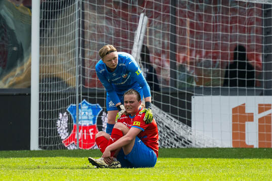 Helsingborgs målvakt Hannah Tegestål och Arna