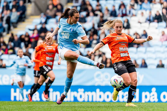 Malmö FFs Isabella D'Aquila och Kristianstads Emma Petrovic