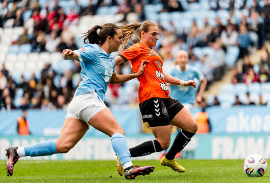 Malmö FFs Isabella D'Aquila och Kristianstads Emma Petrovic