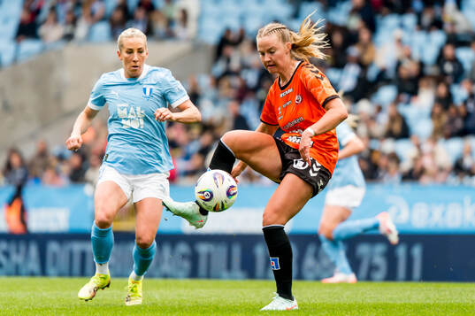 Kristianstads Mathilde Janzen och Malmö FFs Mia Persson