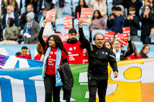 Manifestation ”Ge rasismen rött kort”