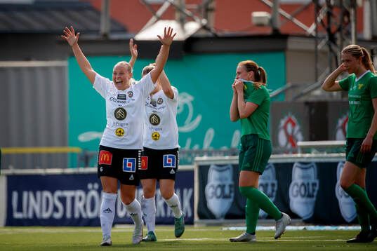 Örebro SKs Molly Wiklander jublar vid 1-0