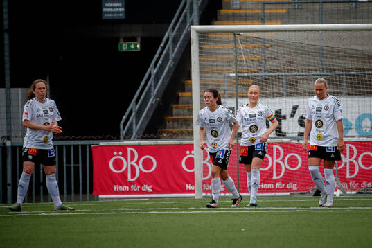 Örebro SKs Ida Ahlbom, Agnes Hedman, Nora Törngren och