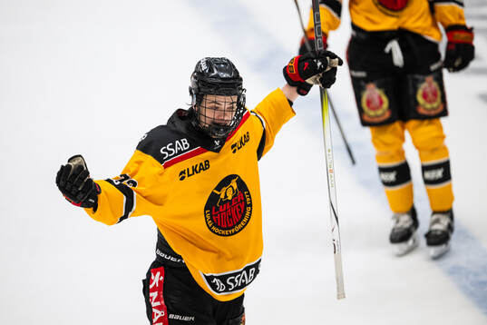 Luleås Linus Funck jublar