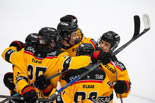 Luleås Linus Funck jublar