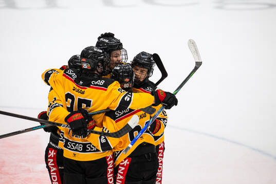 Luleås Linus Funck jublar