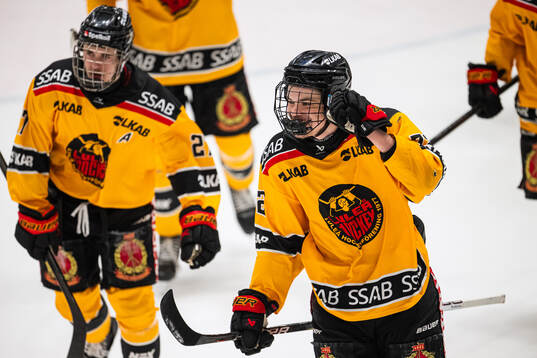 Luleås Linus Funck jublar