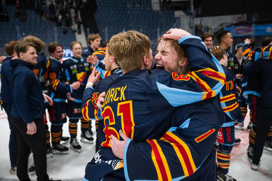 Djurgårdens Viggo Björck och målvakt Hugo Severgårdh