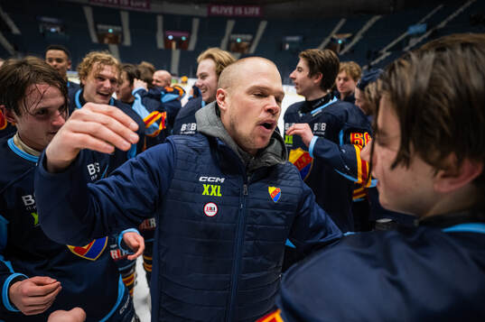 Djurgårdens tränare Nicklas Magnusson jublar