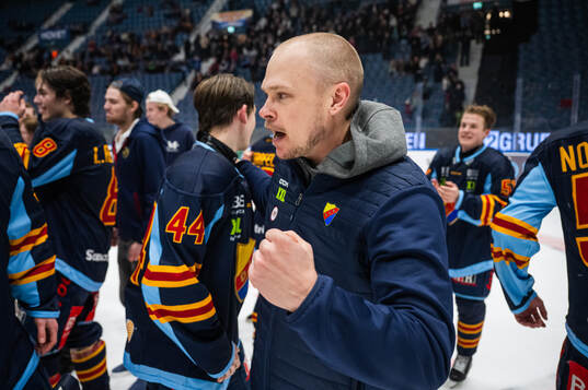 Djurgårdens tränare Nicklas Magnusson jublar