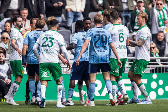 Djurgårdens Santeri Haarala i en situation med Hammarbys