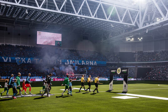 Hammarbys och Djurgårdens spelare gör entré på 3Arena