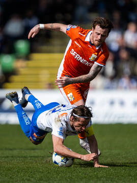 Värnamos Simon Thern och IFK Göteborgs Tobias Heintz