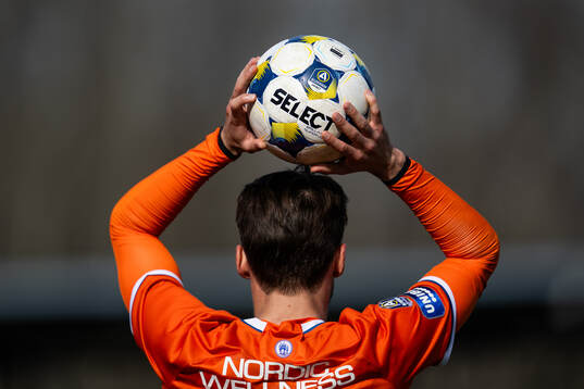 IFK Göteborgs Anders Trondsen kastar inkast