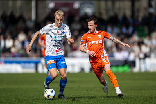 Värnamos Victor Larsson och IFK Göteborgs Tobias Heintz