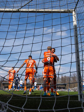 IFK Göteborgs Max Fenger och Ramon Pascal Lundqvist jublar