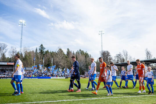 IFK Göteborgs och Värnamos spelare fr entre