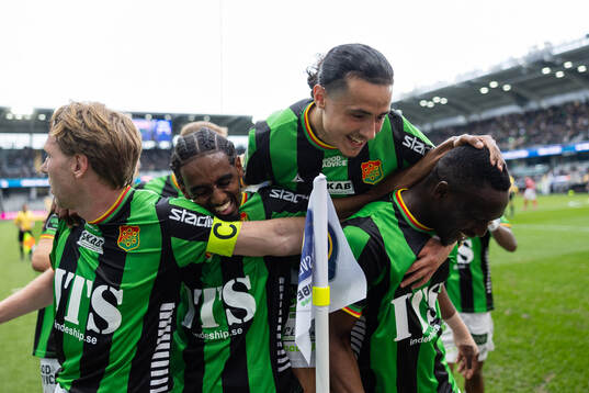 GAIS Ibrahim Diabate jublar med lagkamrater