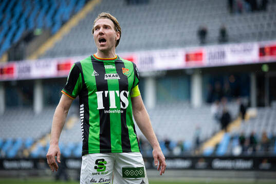 GAIS August Wängberg håller i segersång framför klacken