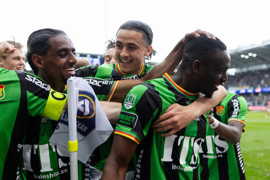 GAIS Ibrahim Diabate jublar med Harun Ibrahim och Amin