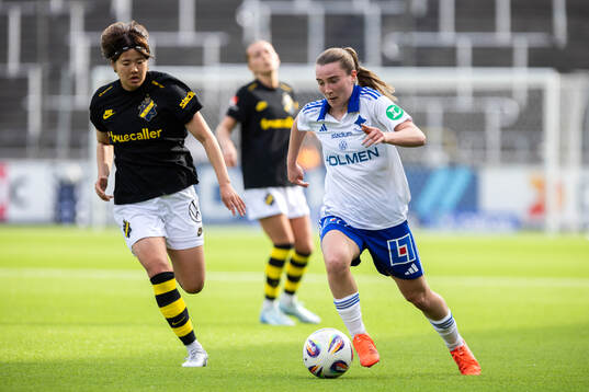 AIKs Haruna Tabata och IFK Norrköpings Carrie Jones