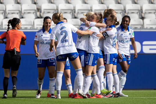 IFK Norrköpings Svea Rehnberg jublar med lagkamrater