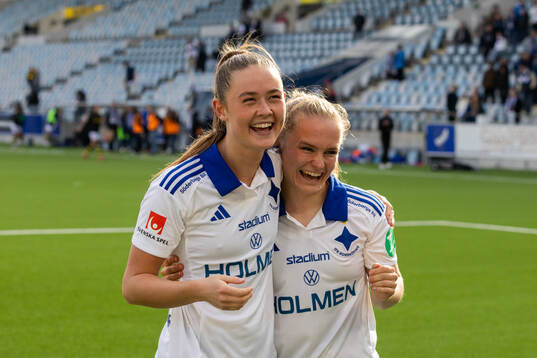 IFK Norrköpings Svea Rehnberg och Dana Leskinen jublar