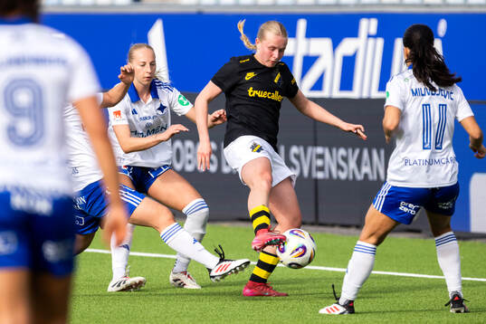IFK Norrköpings Samantha Cary och AIKs Nova Selin