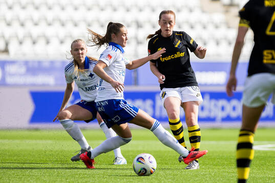 IFK Norrköpings Svea Rehnberg och AIKs Ella Reidy