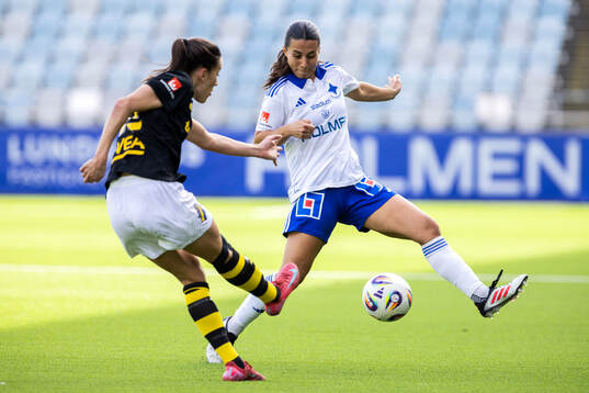 AIKs Anna Oskarsson och IFK Norrköpings Vesna Milivojevic