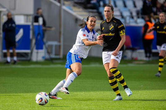 IFK Norrköpings Vesna Milivojevic och AIKs Jennie Nordin