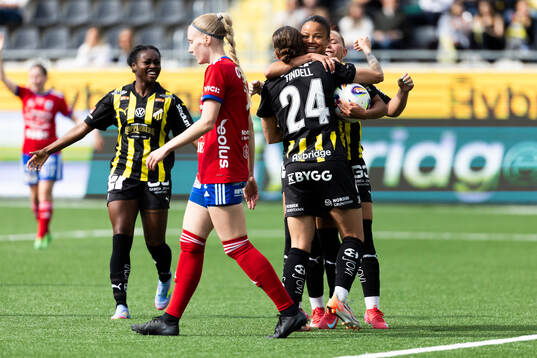 Häckens Felicia Schröder jublar