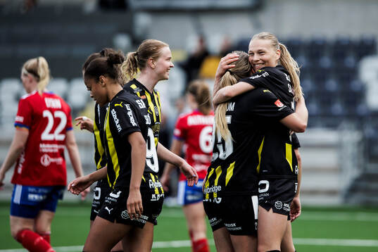 Häckens Stine Sandbech jublar
