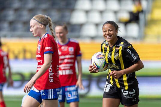 Häckens Felicia Schröder jublar