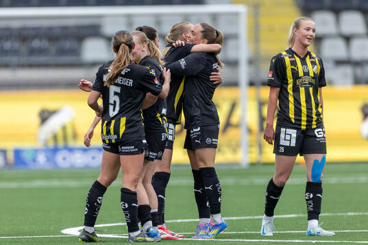 Häckens spelare jublar