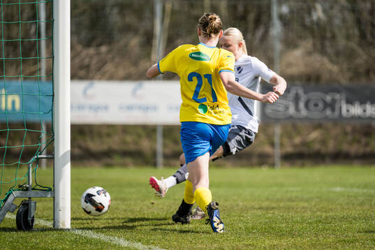 Eskilsminnes Julia Hammons gör 1-0