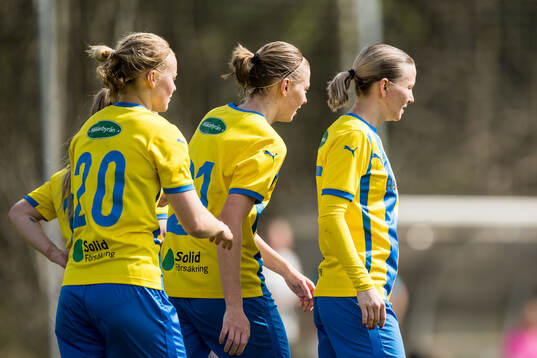 Eskilsminnes Julia Hammons jublar