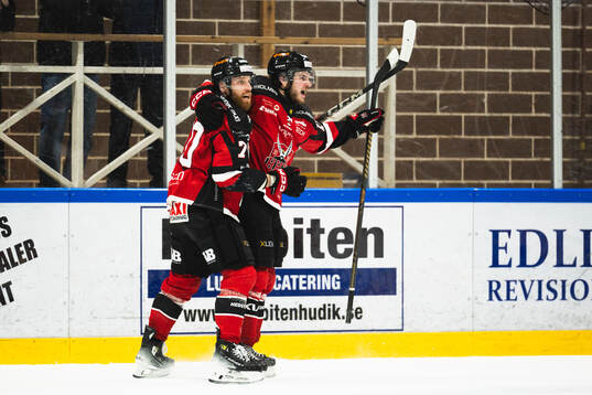 Hudiksvalls Gabriel Kangas och Henrik Olsén  jublar