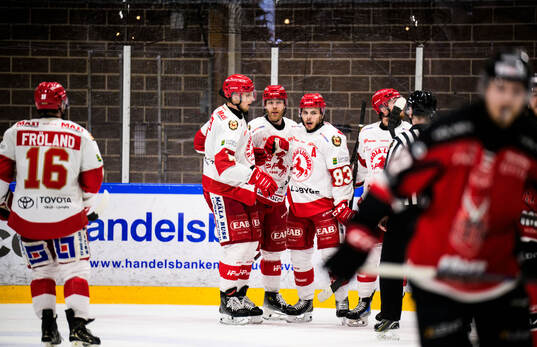 Troja/Ljungbys Filip Lennström jublar