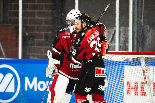 Hudiksvalls målvakt Kristers Steinbergs och Rasmus