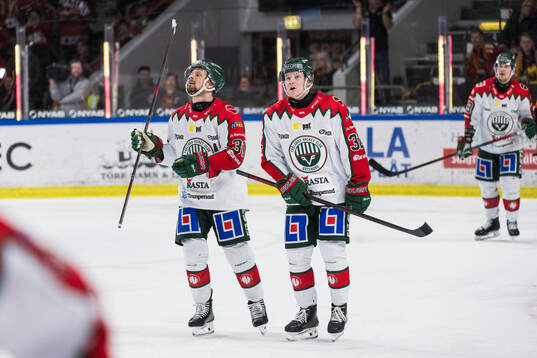 Frölundas Nicklas Lasu och Noah Hasa deppar