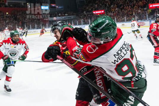 Luleås Pontus Andreasson och Frölundas Filip Cederqvist