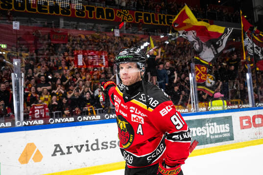Luleås Brian O'neil jublar
